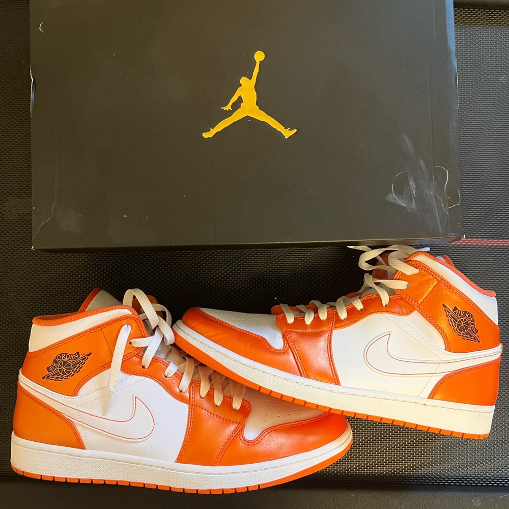 Jordan 1 mids